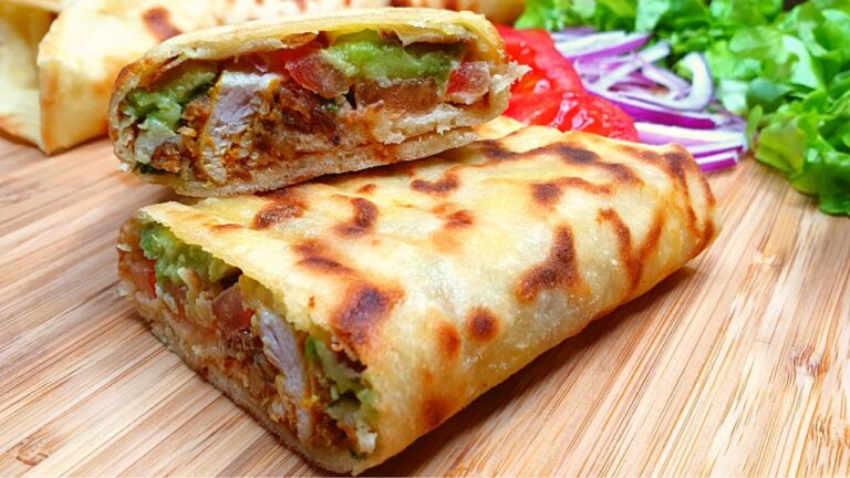 Plat &agrave; manger avec des naans