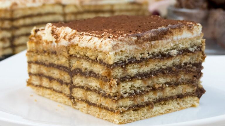 Dessert avec de la creme fouett&eacute;e