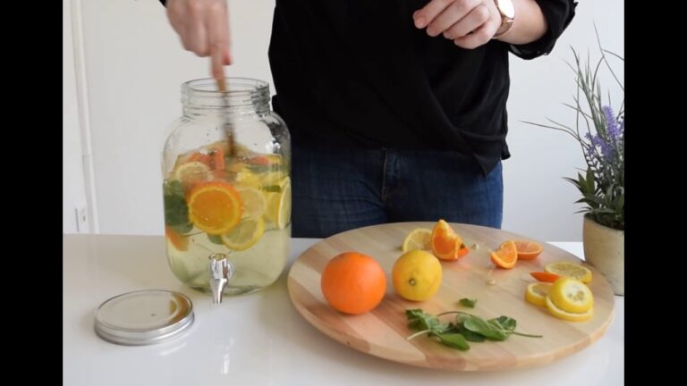 Bocal a boisson avec louche