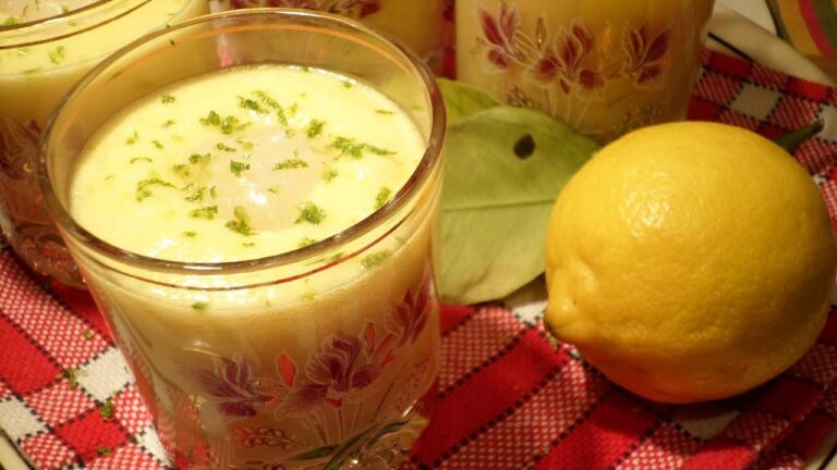 Dessert avec du citron jaune