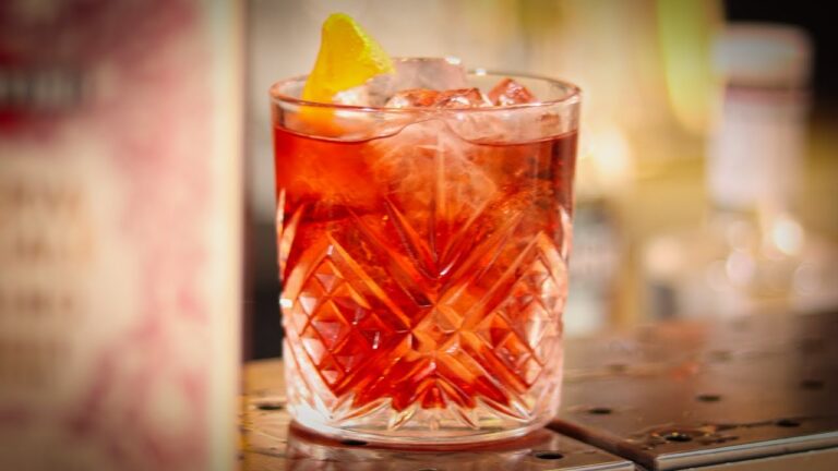 Il est petit pour le cocktail