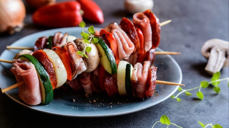 Brochettes de l&eacute;gumes avec champignons