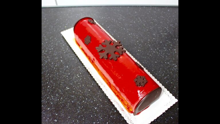 B&ucirc;che mousse fraise avec insert