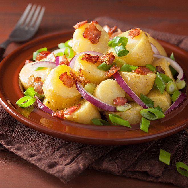 Salade pommes de terre lardons oeufs